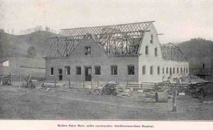 Paggawa ng Dairy Barn 1913