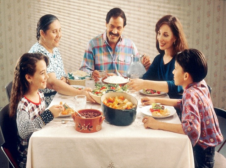 pamilya sa hapunan