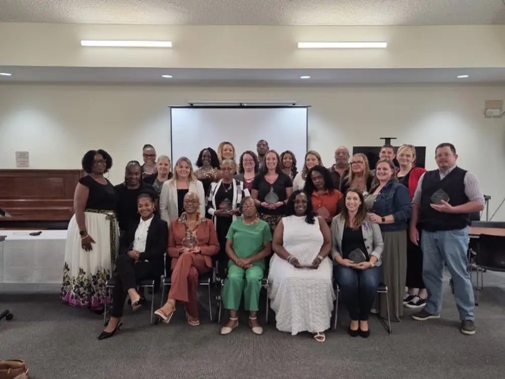 Larawan ng koponan ng Mga Serbisyo sa Pagbawi